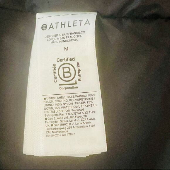 ♥️ Athleta Downtown Gold Puffer Vest - Picture 13 of 13